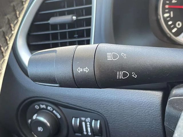 Used 2020 Gray Clearcoat Jeep Latitude image 22