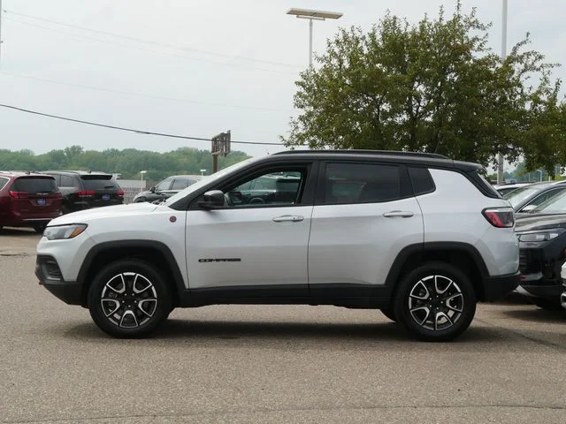 Used 2024 Silver Jeep Trailhawk image 4