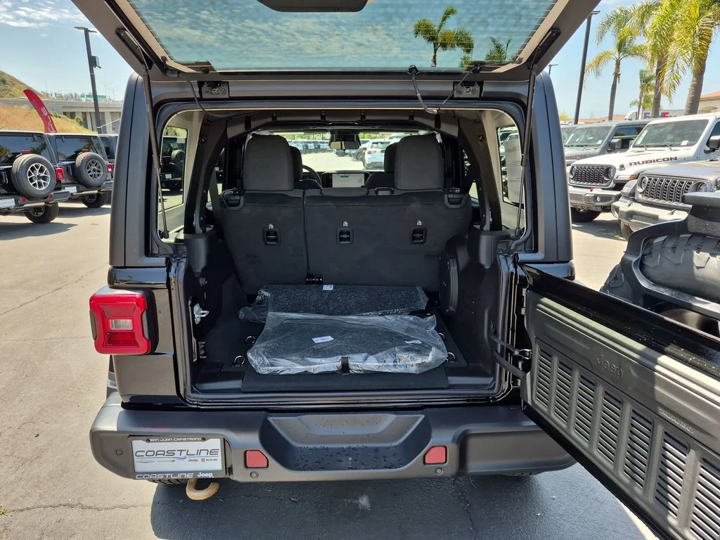 New 2026 Black Clear-Coat Exterior Paint Jeep 85th Anniversary Edition image 21