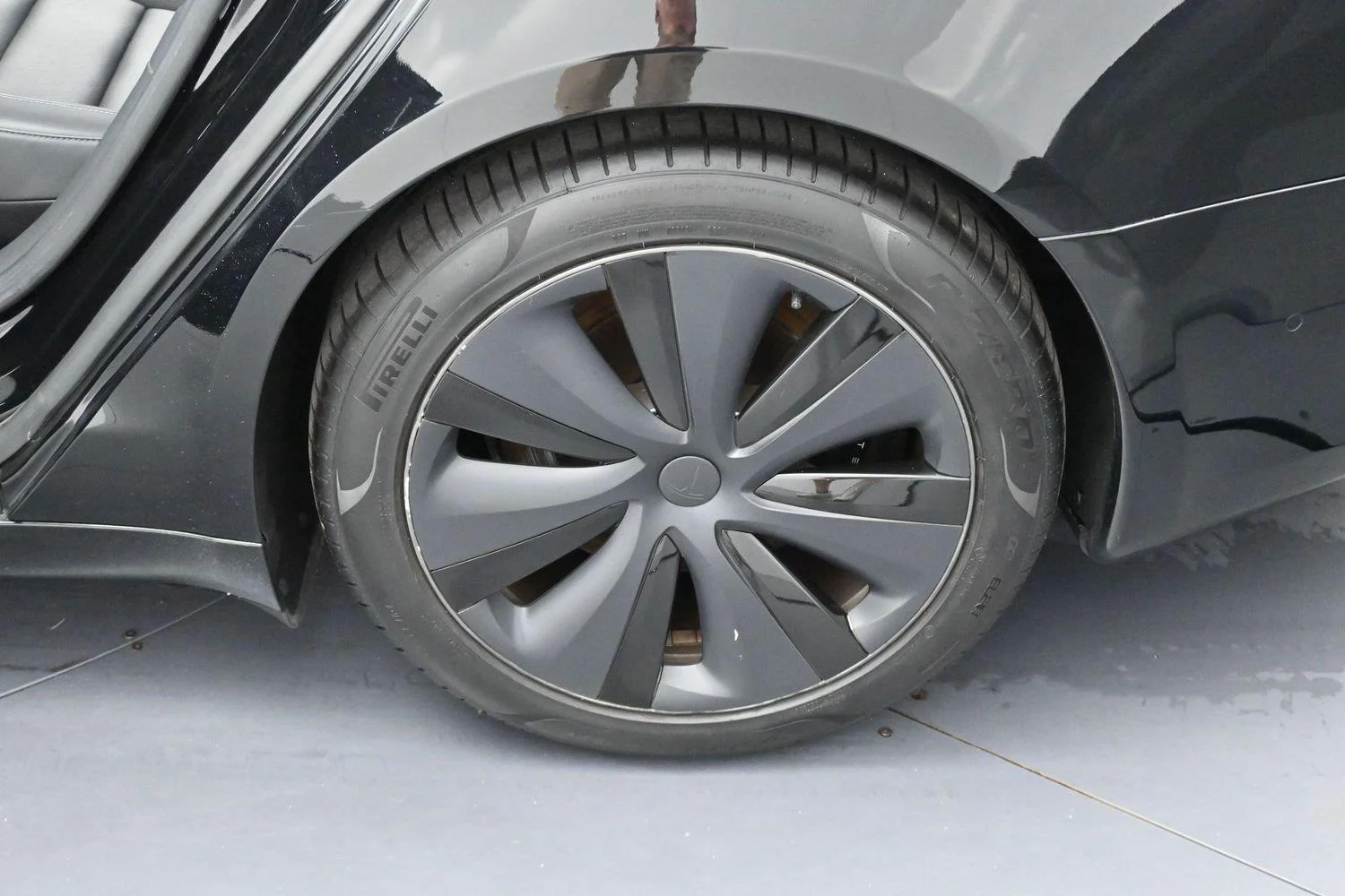 Used 2021 Black Tesla Plaid image 27