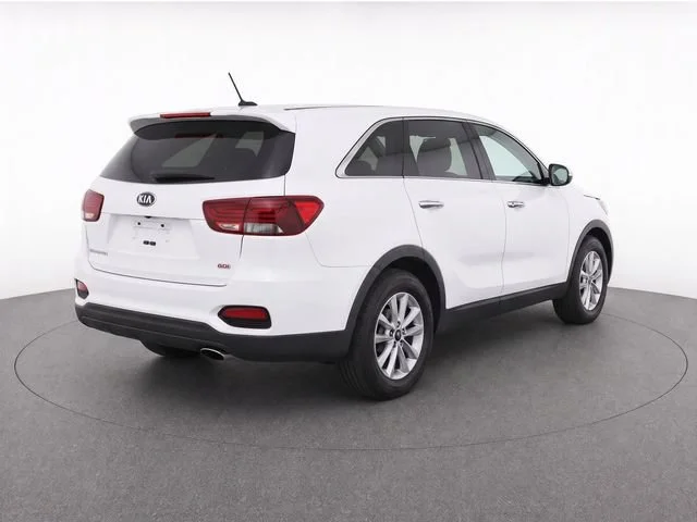 Used 2019 Snow White Pearl Kia L image 3