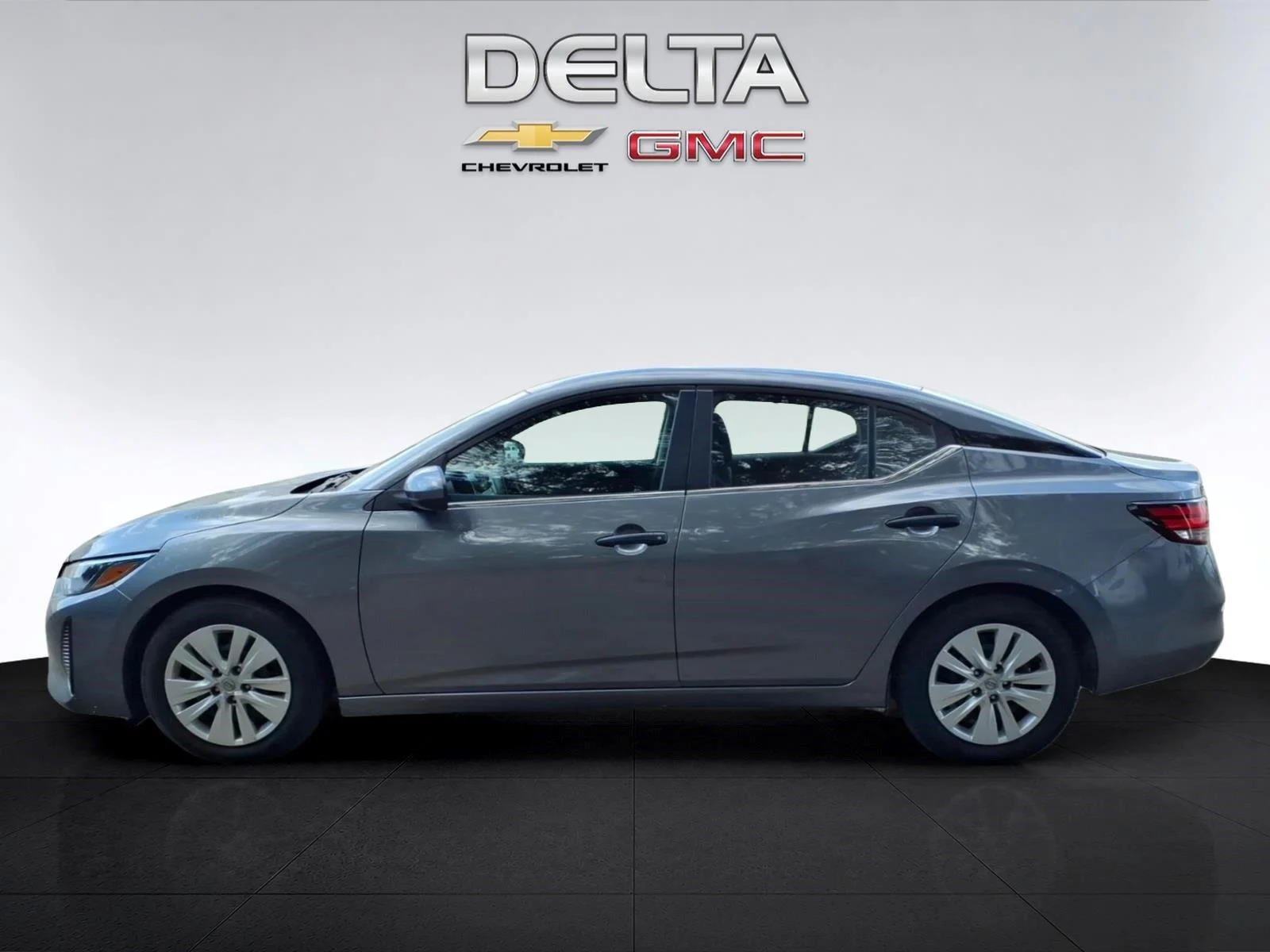 Used 2024  Nissan S image 2