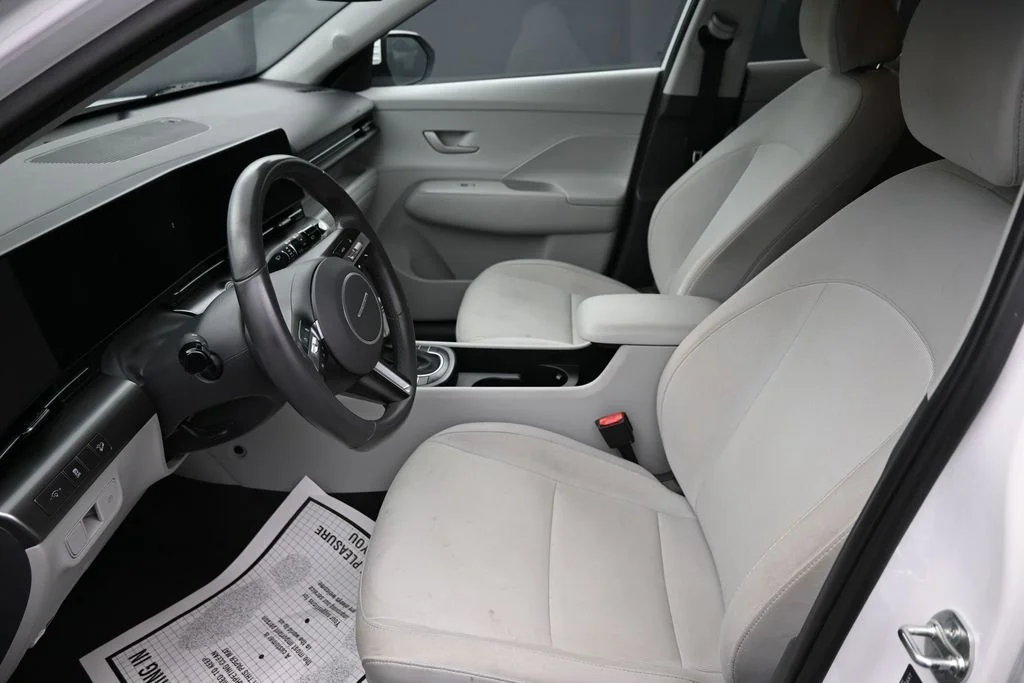 Used 2025 White Hyundai SEL image 11