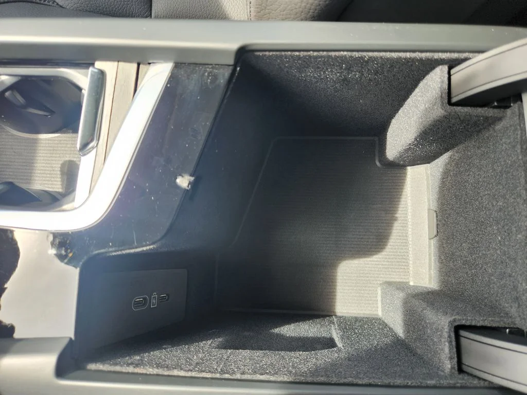 Used 2025 Crystal White Metallic Volvo Plus image 35