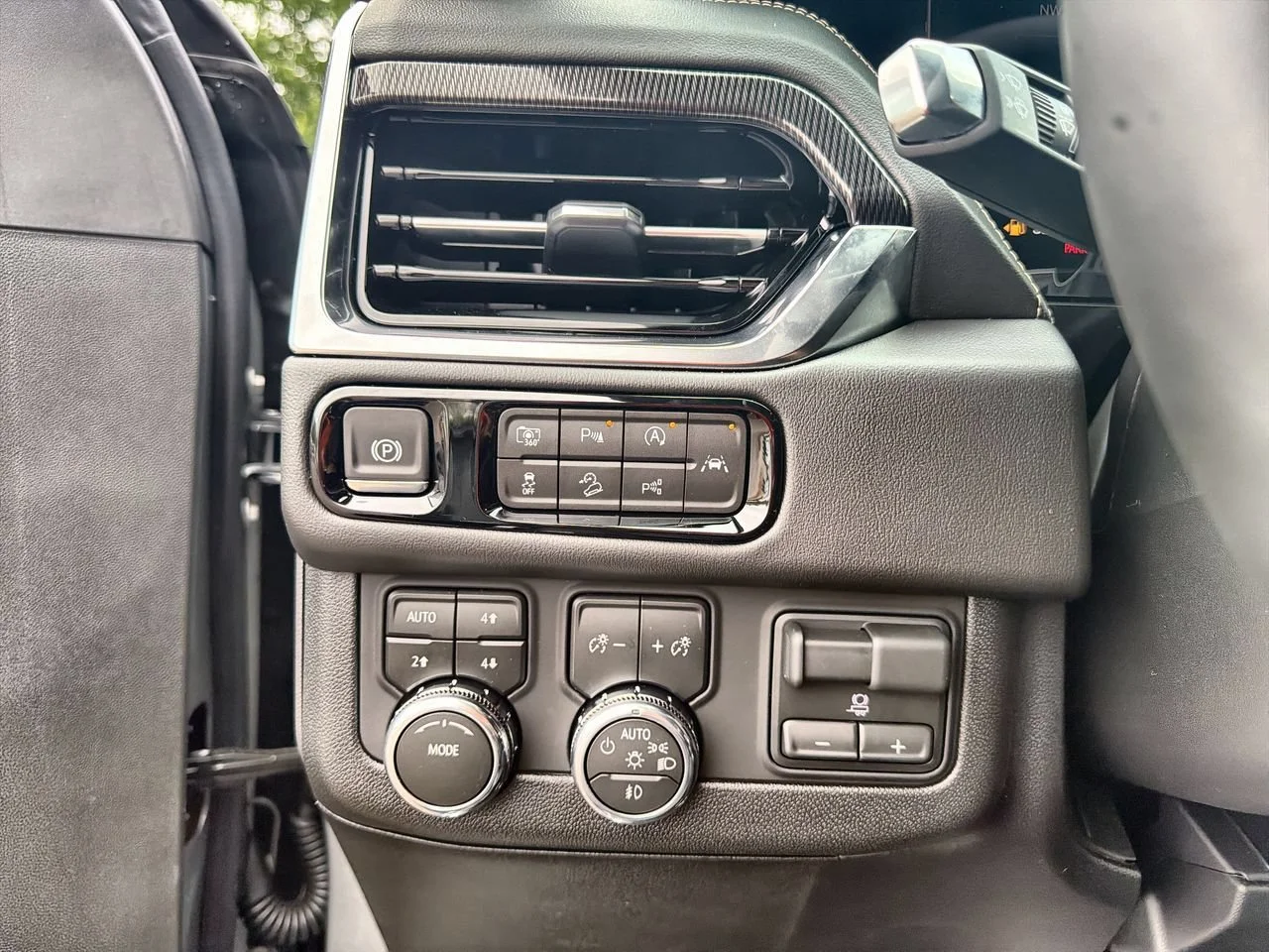 New 2026 Sterling Metallic GMC Elevation image 15