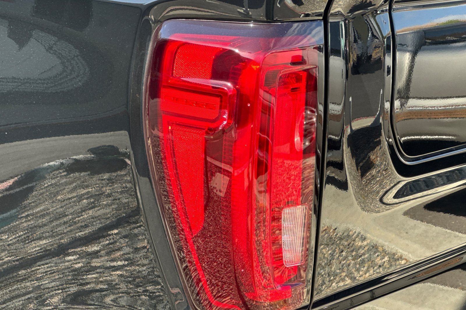Used 2020 Black GMC AT4 image 12
