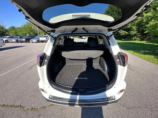 Used 2017 White Toyota XLE image 10