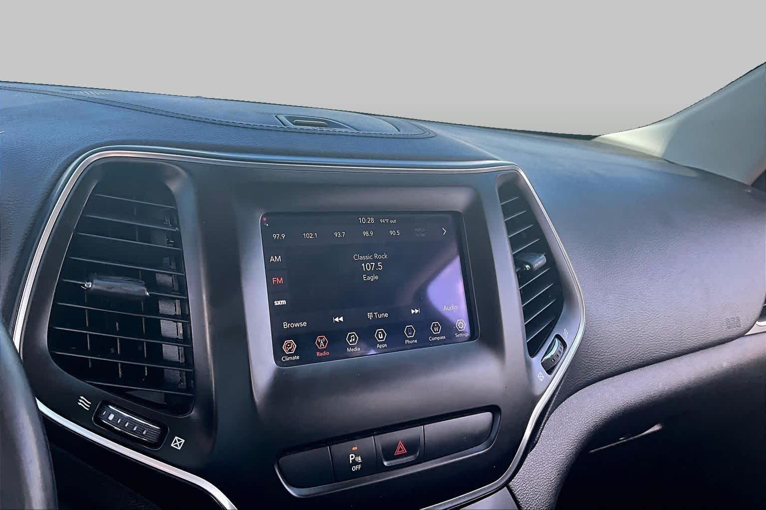 Used 2019 Diamond Black Crystal Pearlcoat Jeep Latitude Plus image 23