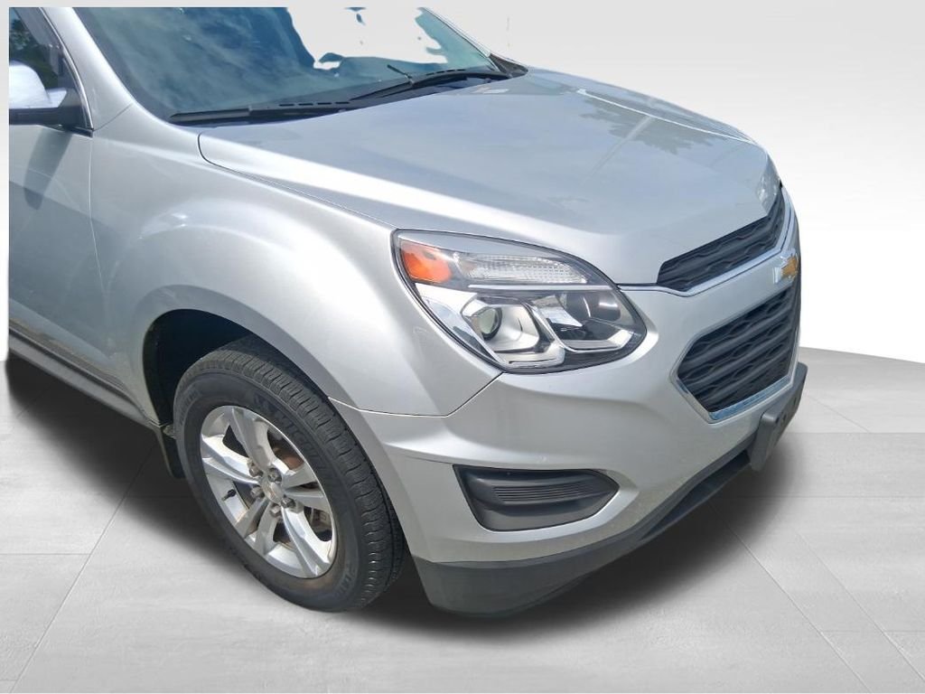 Used 2016 Silver Chevrolet LS image 3