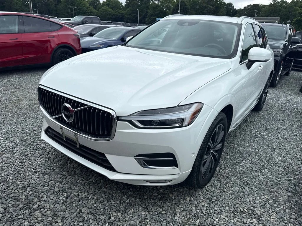 Used 2019 White Volvo T5 Inscription image 1