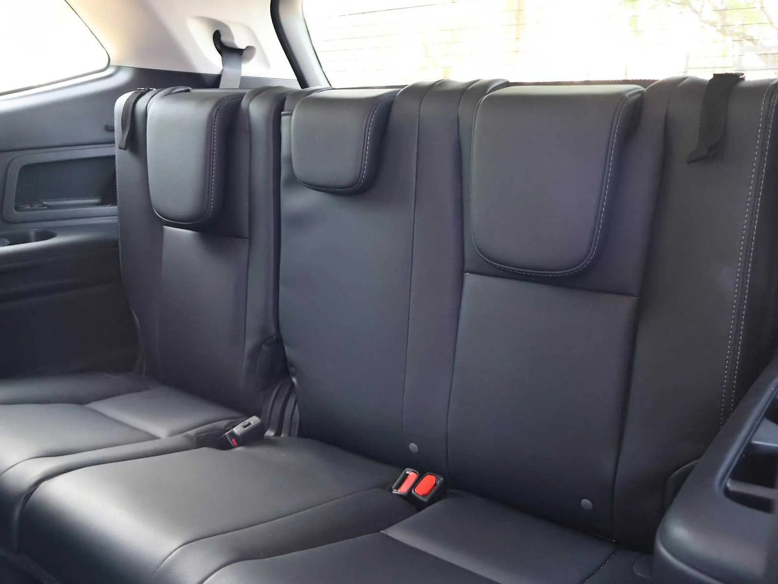 Used 2023 Crystal White Pearl Subaru Limited image 26