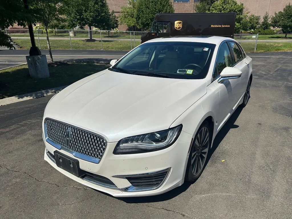 Used 2019 White Lincoln Reserve image 8
