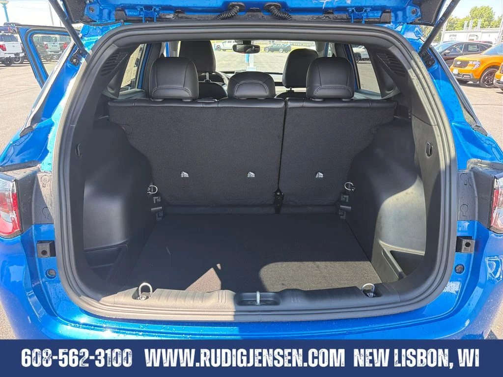 New 2026 Hydro Blue Pearlcoat Jeep Latitude image 21