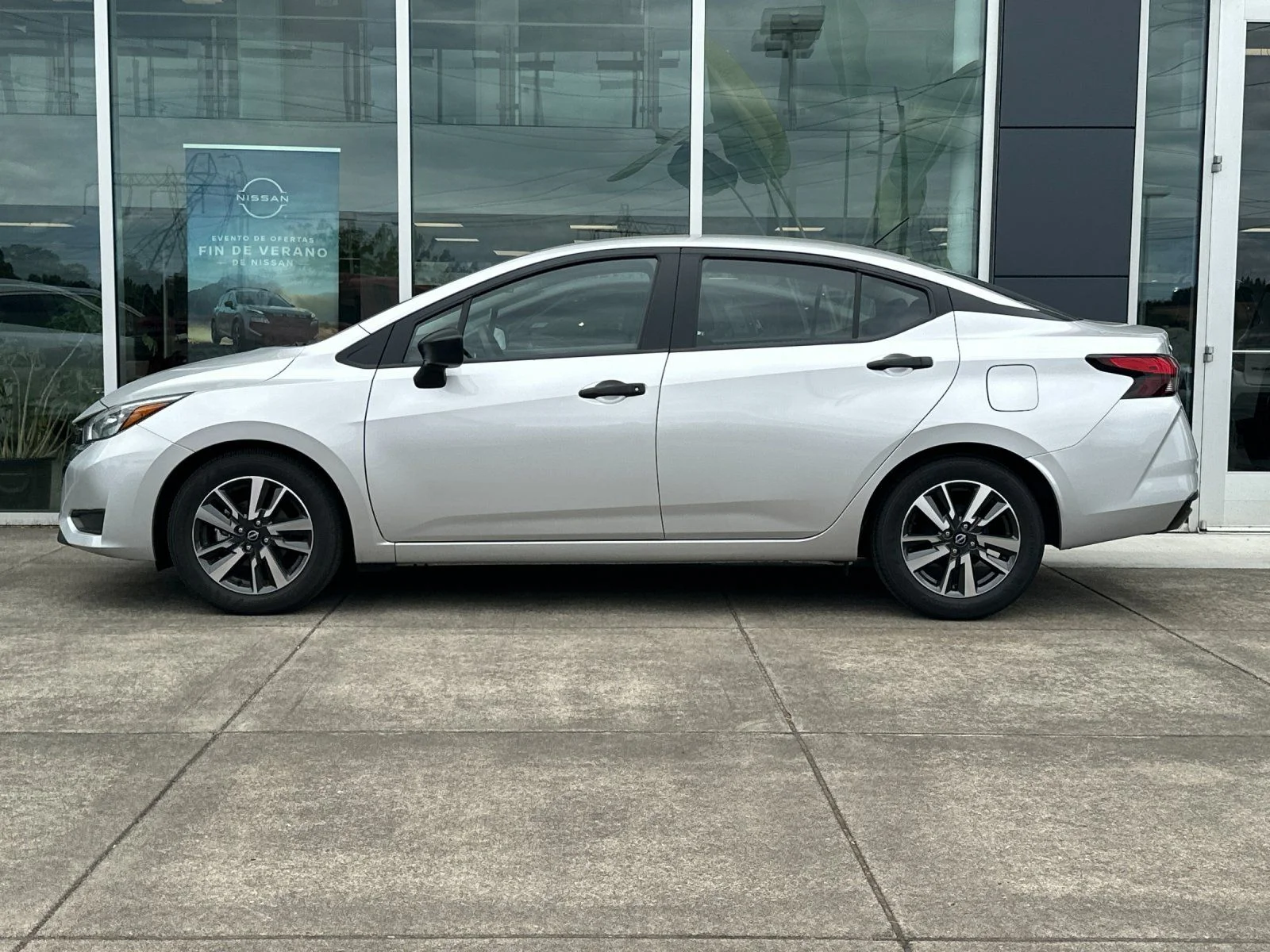 Used 2025 Brilliant Silver Metallic Nissan 1.6 S image 6
