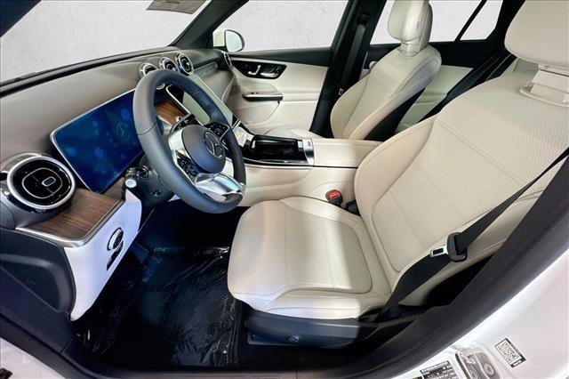 New 2026 Polar White Mercedes-Benz GLC 300 image 47