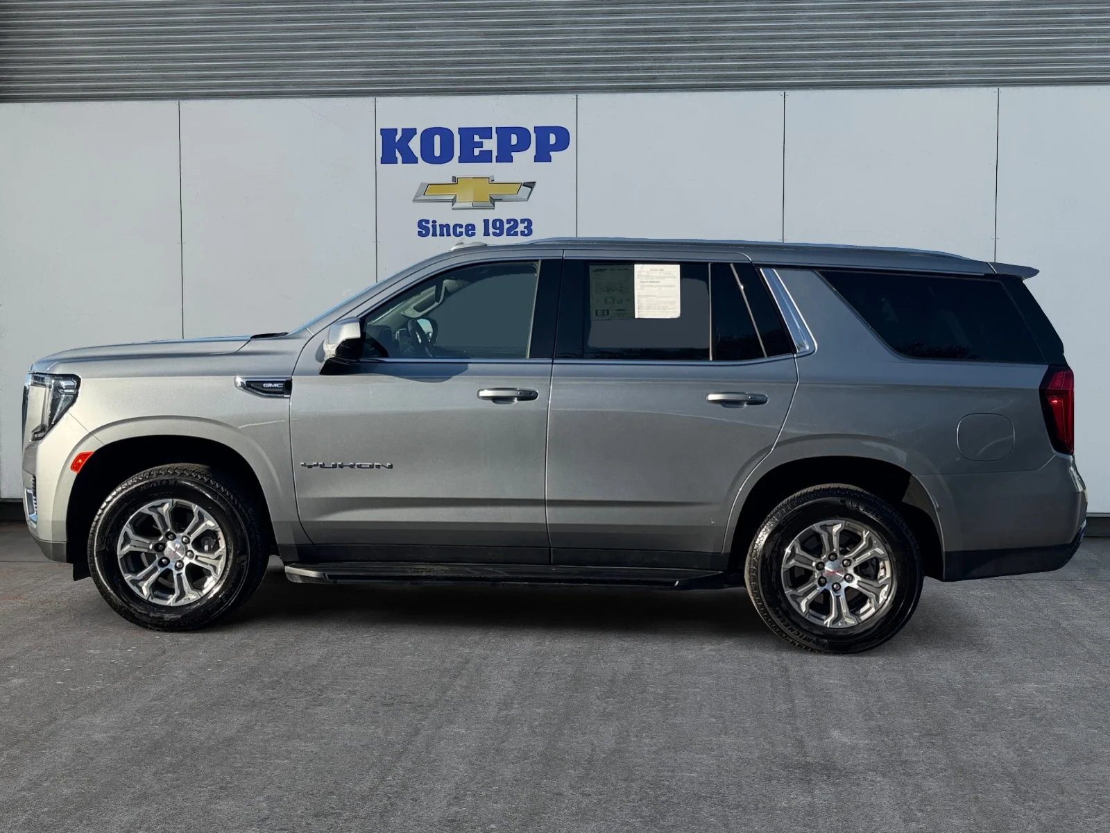 Used 2024 Sterling Metallic GMC SLE image 2