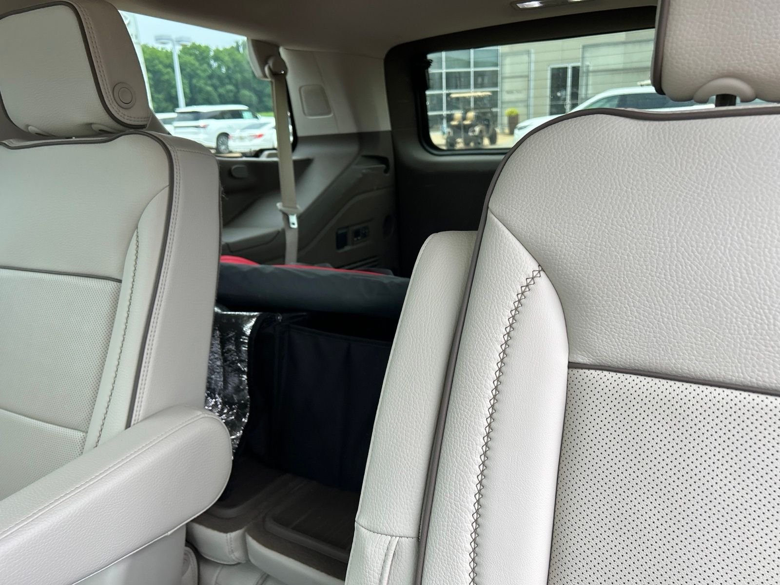 Used 2022 White GMC Denali image 42