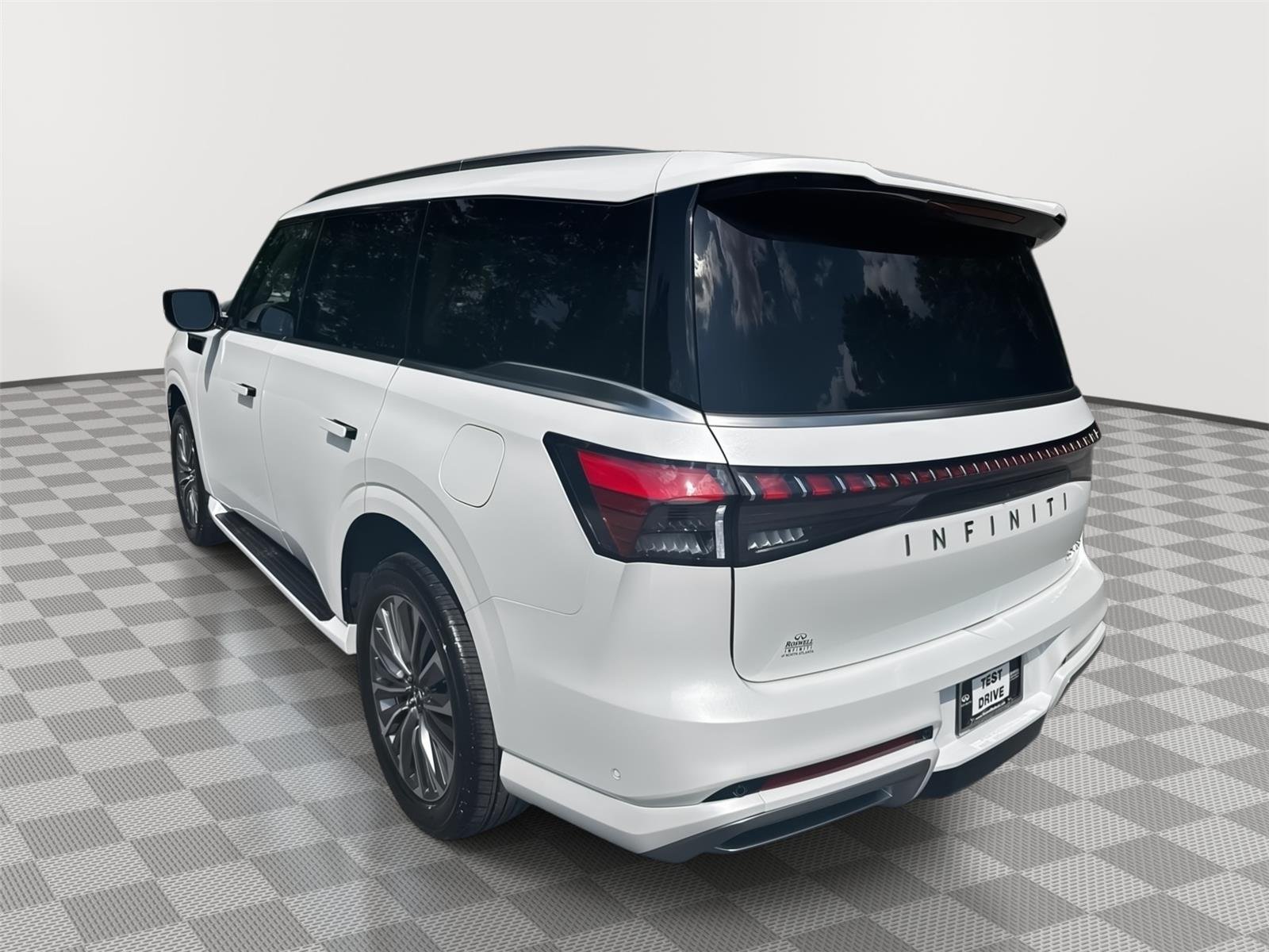 New 2027 RADIANT WHITE INFINITI Luxe 2WD image 8