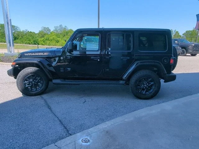 New 2026 Black Clear-Coat Exterior Paint Jeep 85th Anniversary Edition image 27