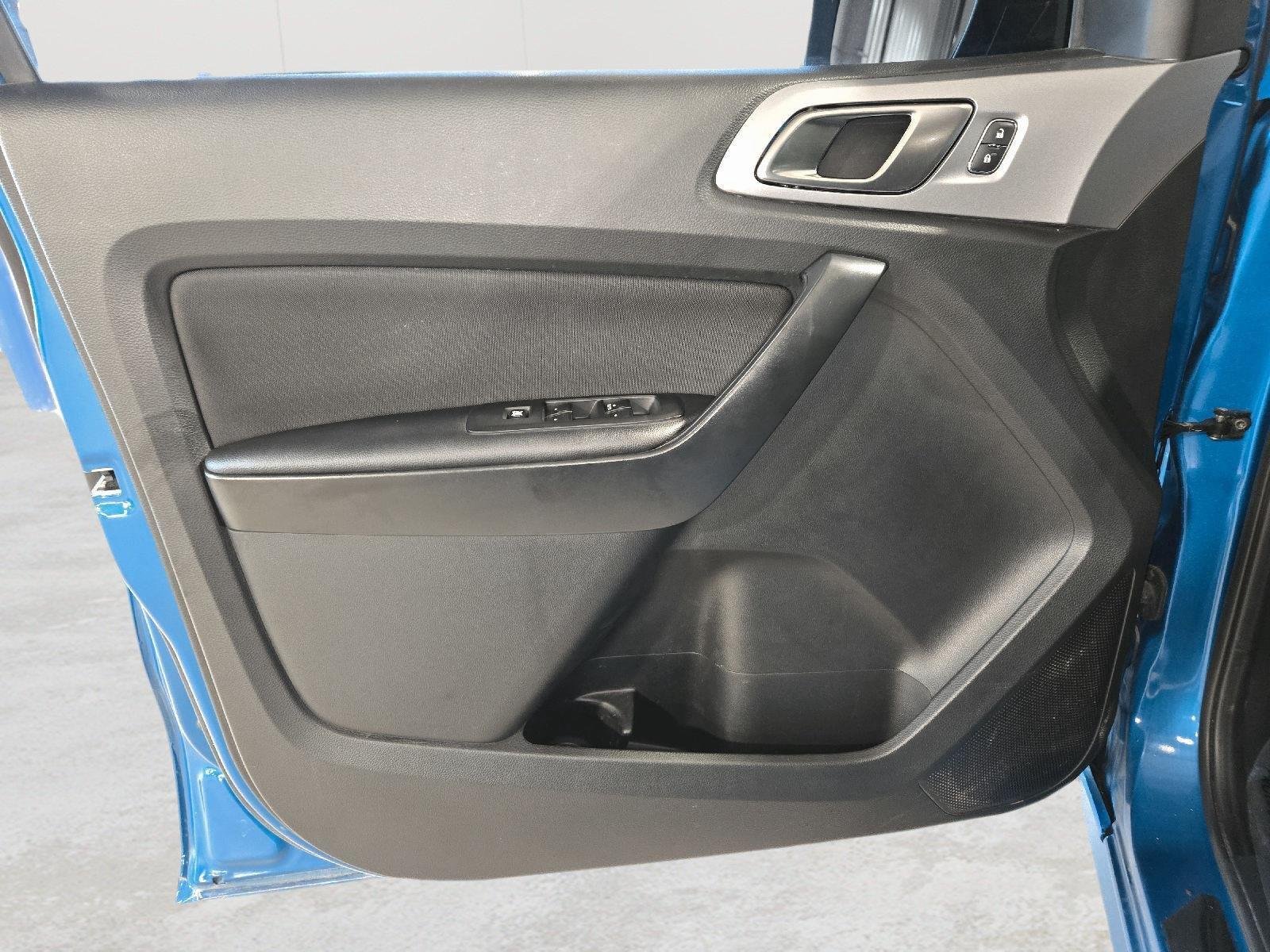 Used 2022 Velocity Blue Ford XLT image 10