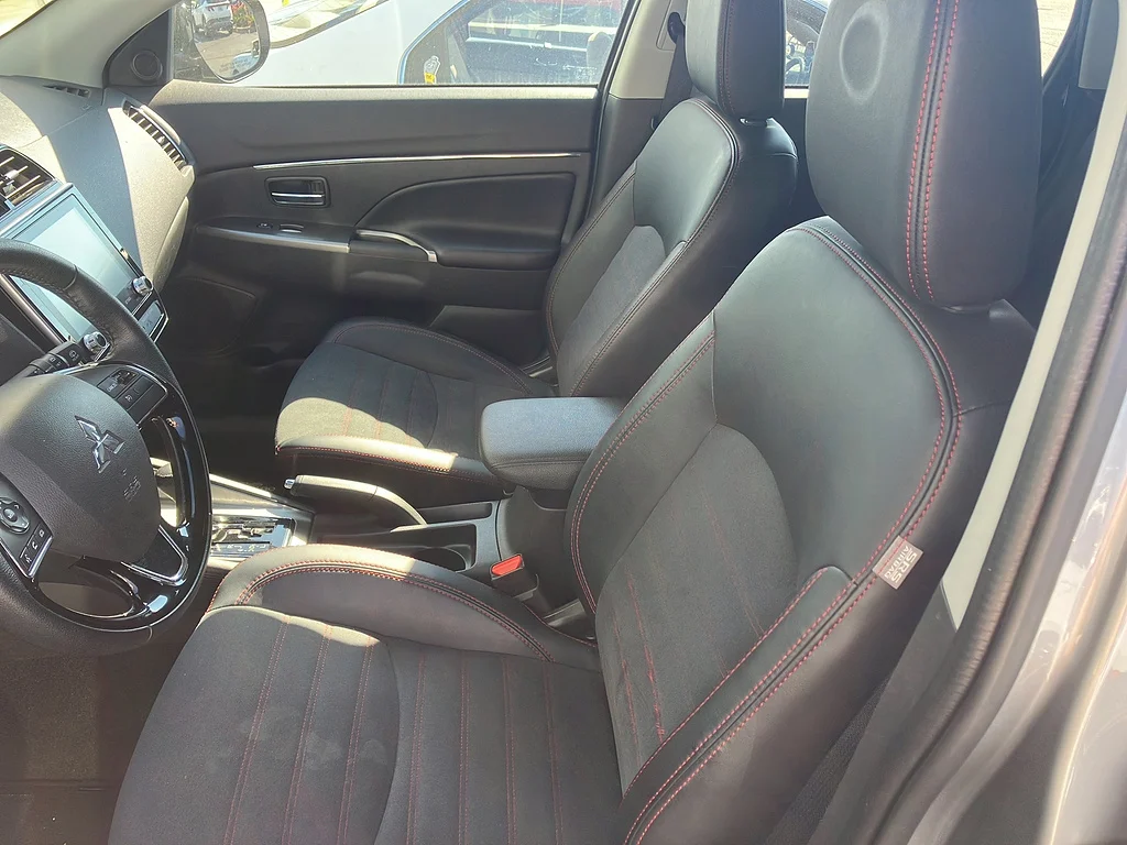 Used 2025 Mercury Gray Metallic Mitsubishi SE image 36