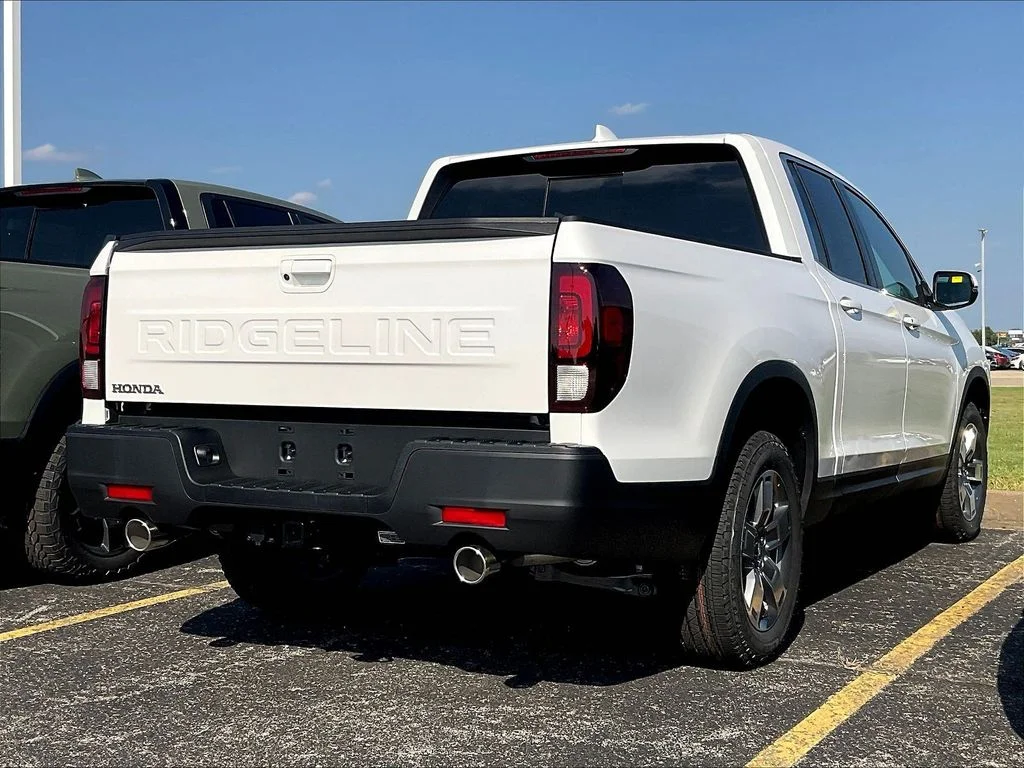 New 2026 Platinum White Pearl Honda RTL image 2