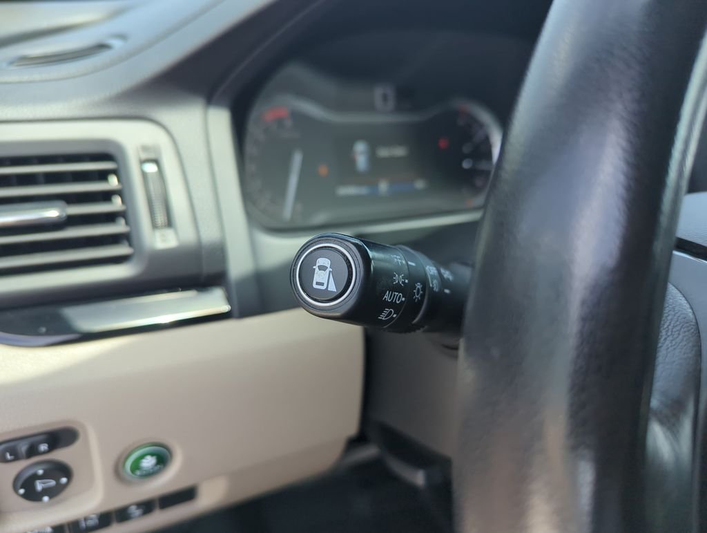 Used 2017  Honda Touring image 21