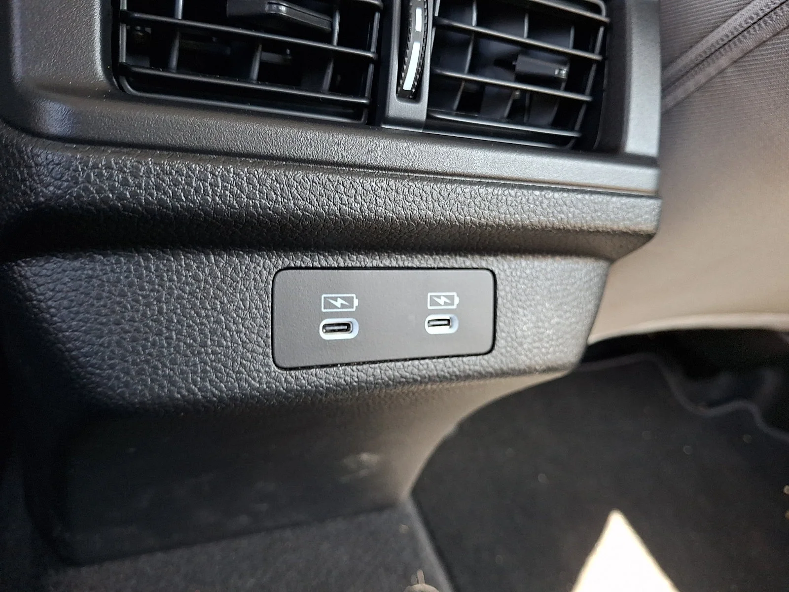Used 2025 Platinum White Pearl Honda SE image 11