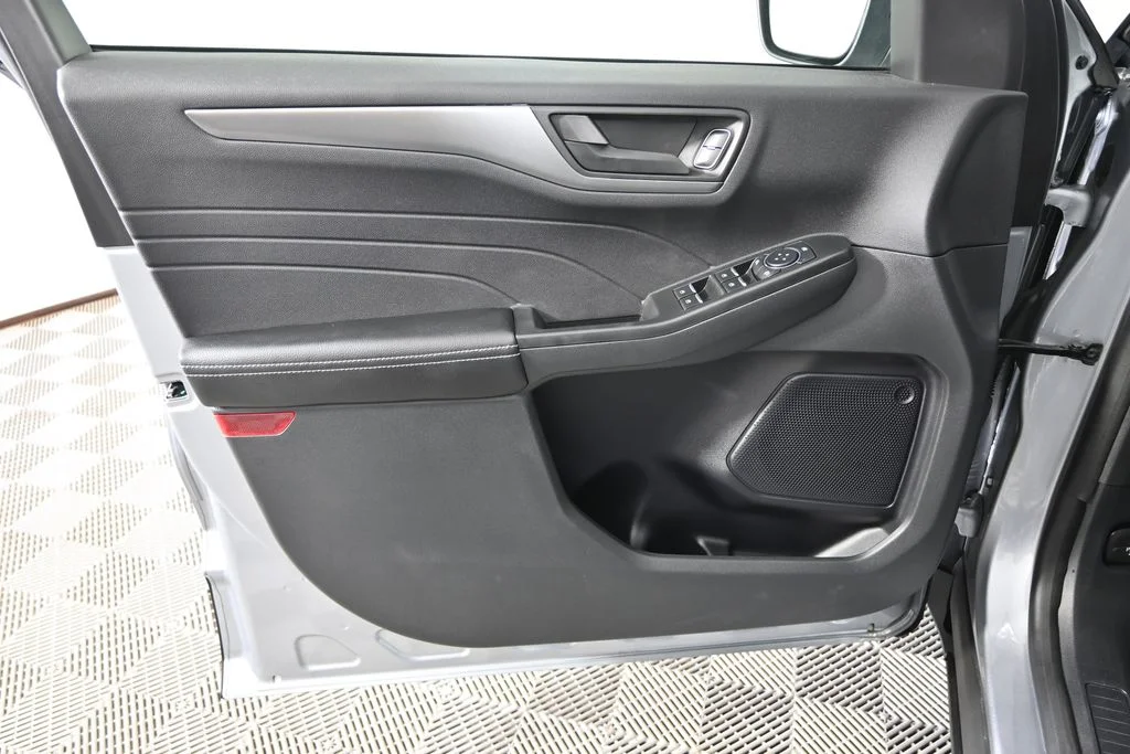 Used 2023  Ford Active image 18