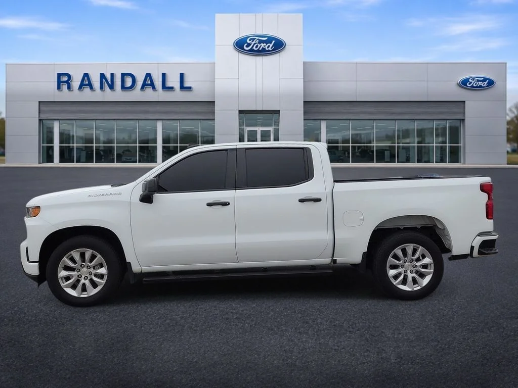Used 2021 Summit White Chevrolet Custom image 3
