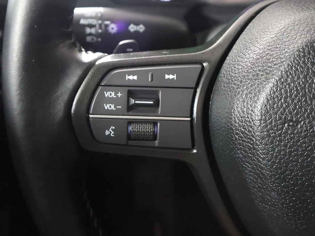 Used 2025 Silver Honda EX-L image 37