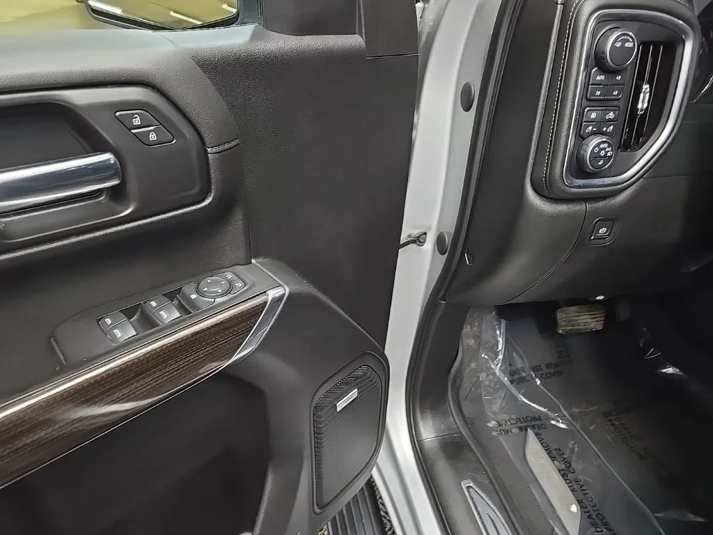 Used 2020 Silver Chevrolet RST image 27
