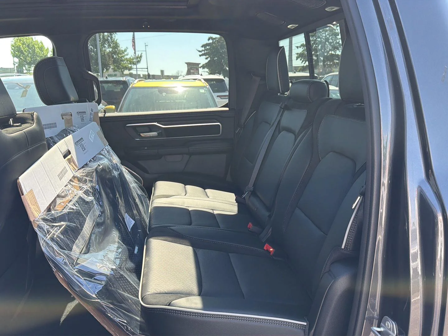 New 2026 Granite Crystal Metallic Clear-Coat Exterior Paint RAM Laramie image 21