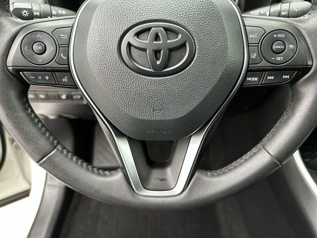 Used 2021 White Toyota XLE image 16