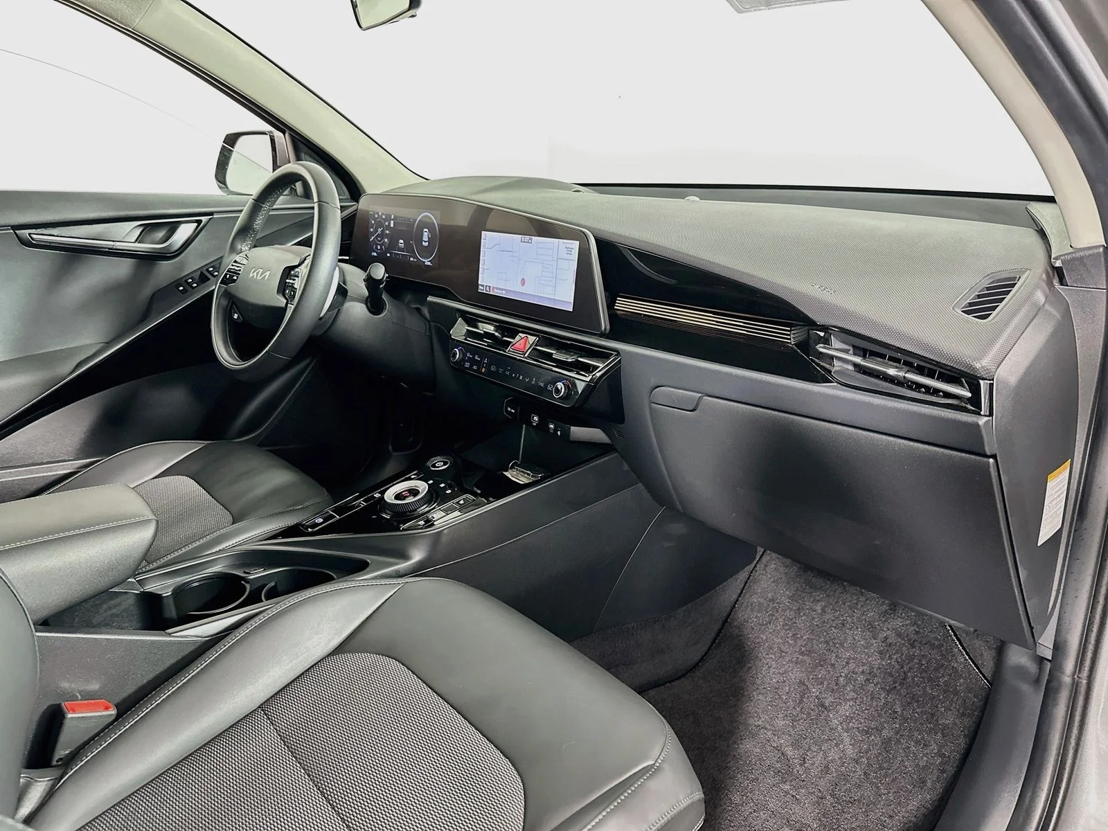 Used 2024 Steel Gray Kia Wind image 29