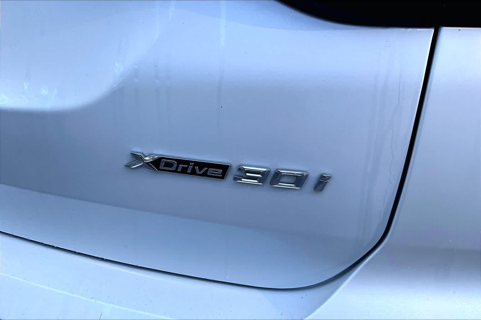Used 2023 Mineral White Metallic BMW xDrive30i image 10