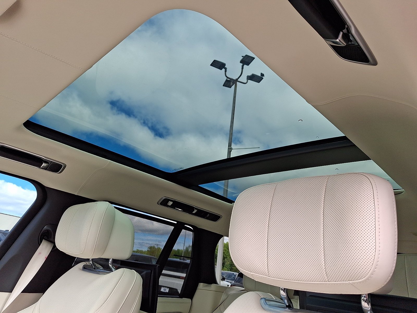 Certified Used 2025 Santorini Black Metallic   1Ag Land Rover Autobiography image 28