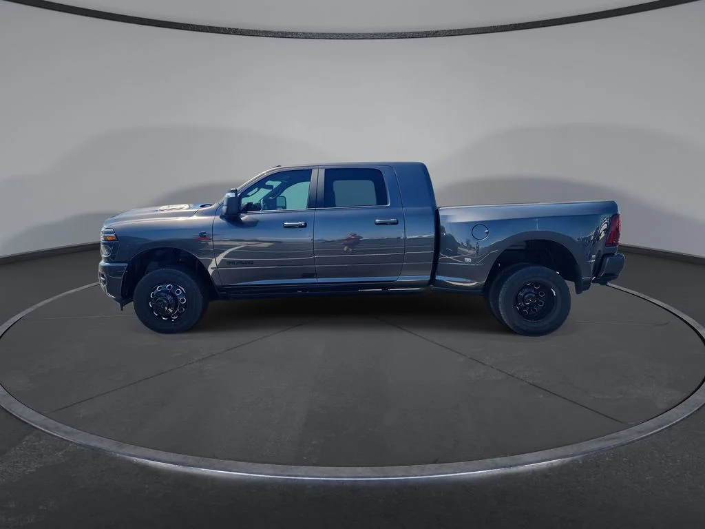 New 2026 Granite Crystal Metallic Clear-Coat Exterior Paint RAM Laramie image 5