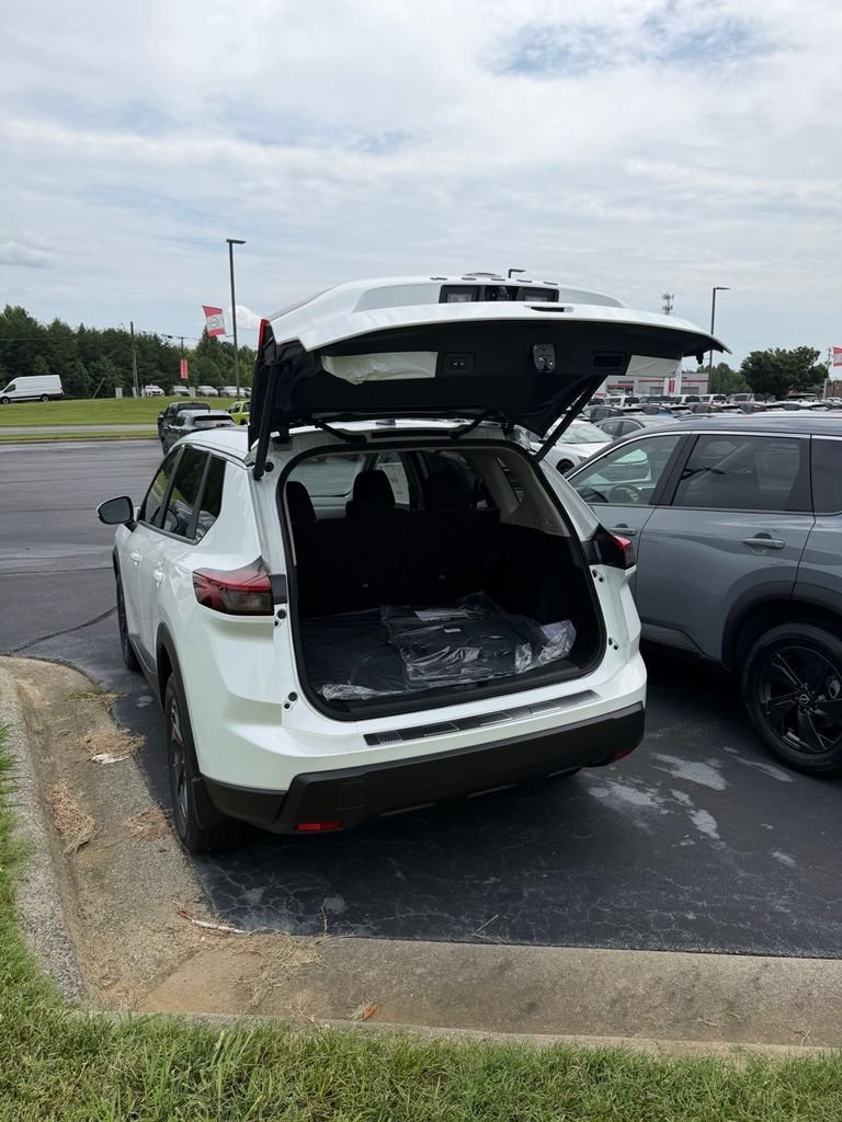 New 2026 Everest White Pearl TriCoat Nissan SV image 15