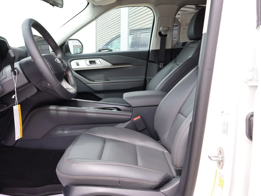 New 2026 Star White Metallic Tri-Coat Ford Active image 25