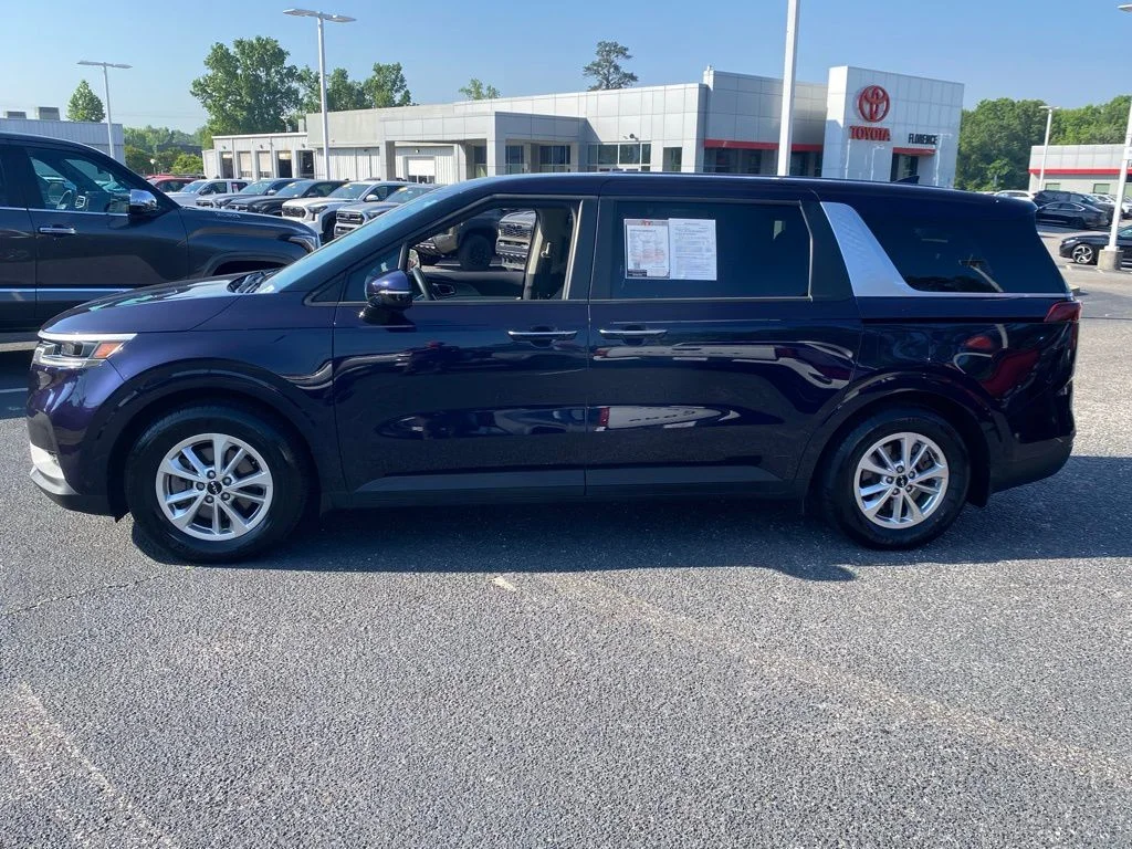 Used 2023 Blue Kia LX image 4