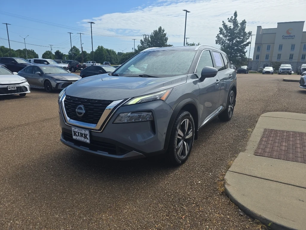 Used 2023 Boulder Gray Pearl Nissan SL image 2
