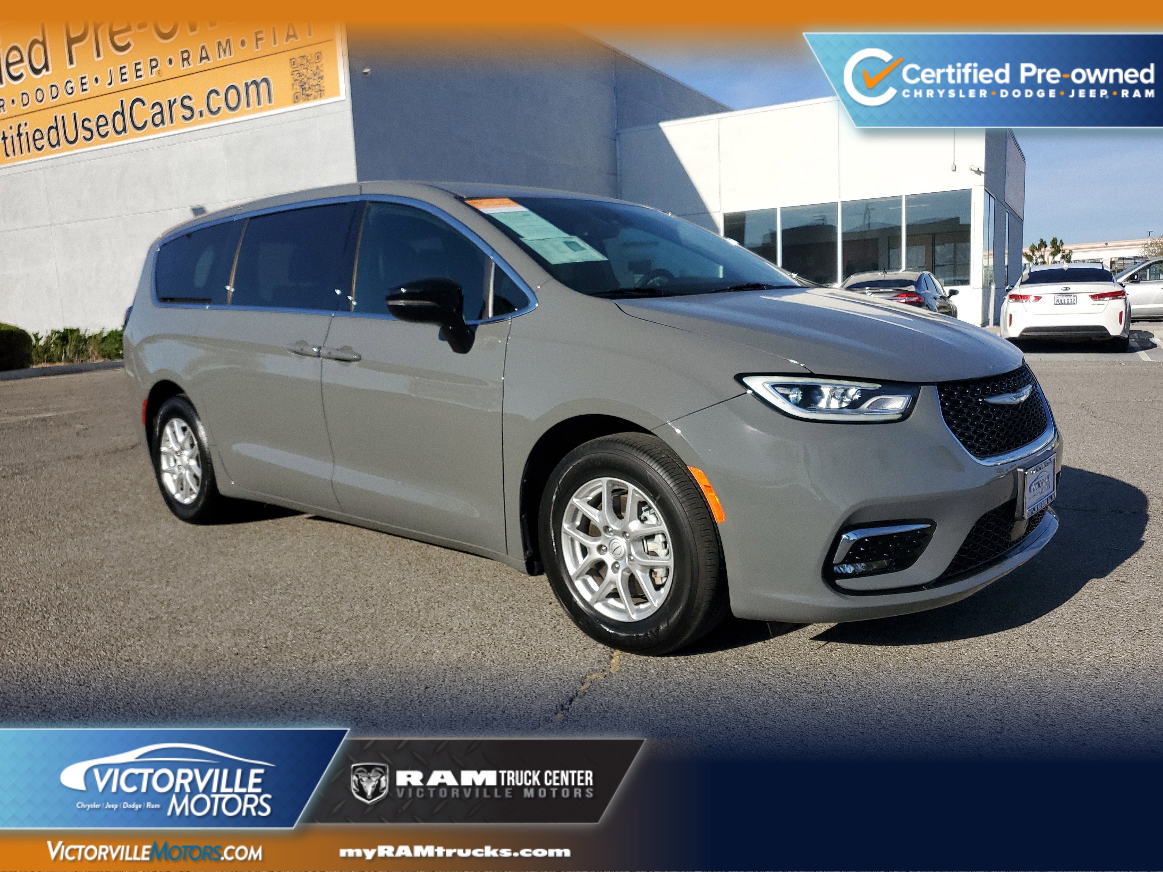 Gray 2025 Chrysler Pacifica Select FWD Minivan Front-Wheel Drive 9-Speed Automatic