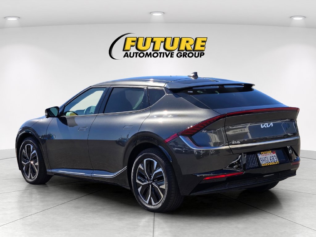 Used 2023 Gray Kia Wind image 6