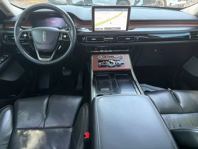 Used 2021 White Lincoln Reserve image 23