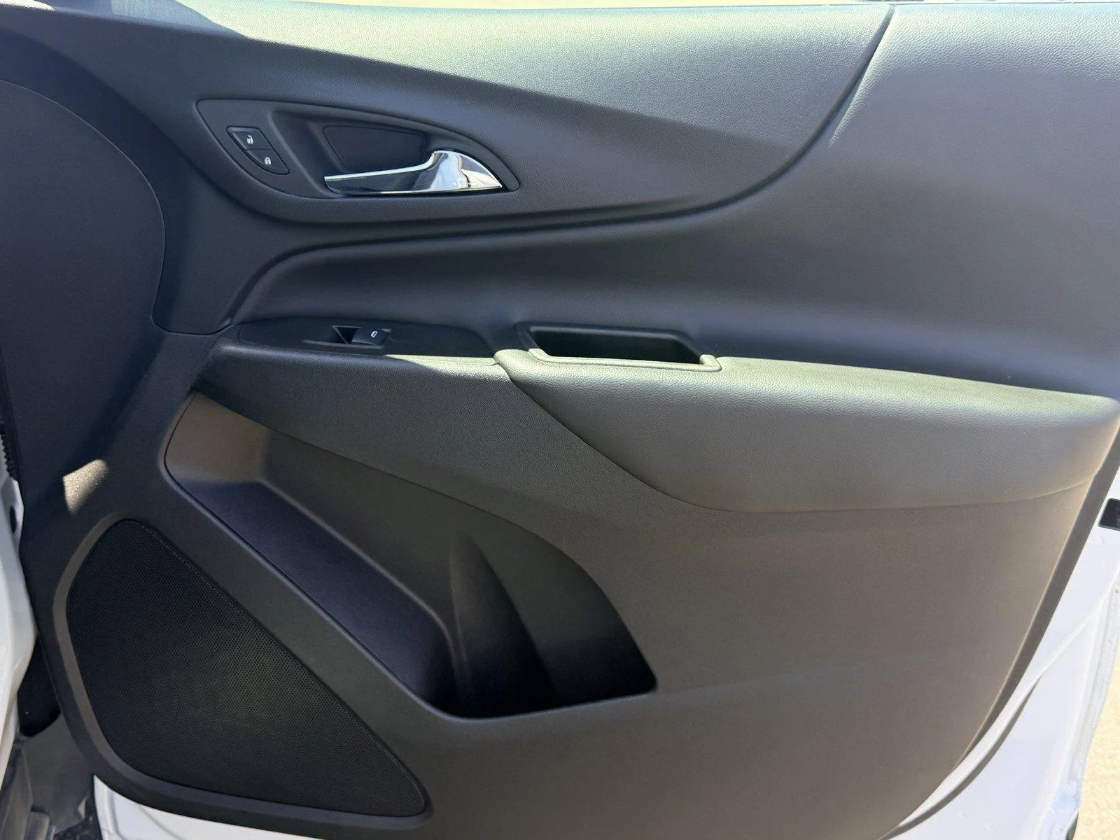 Used 2024 Summit White Chevrolet LT image 9