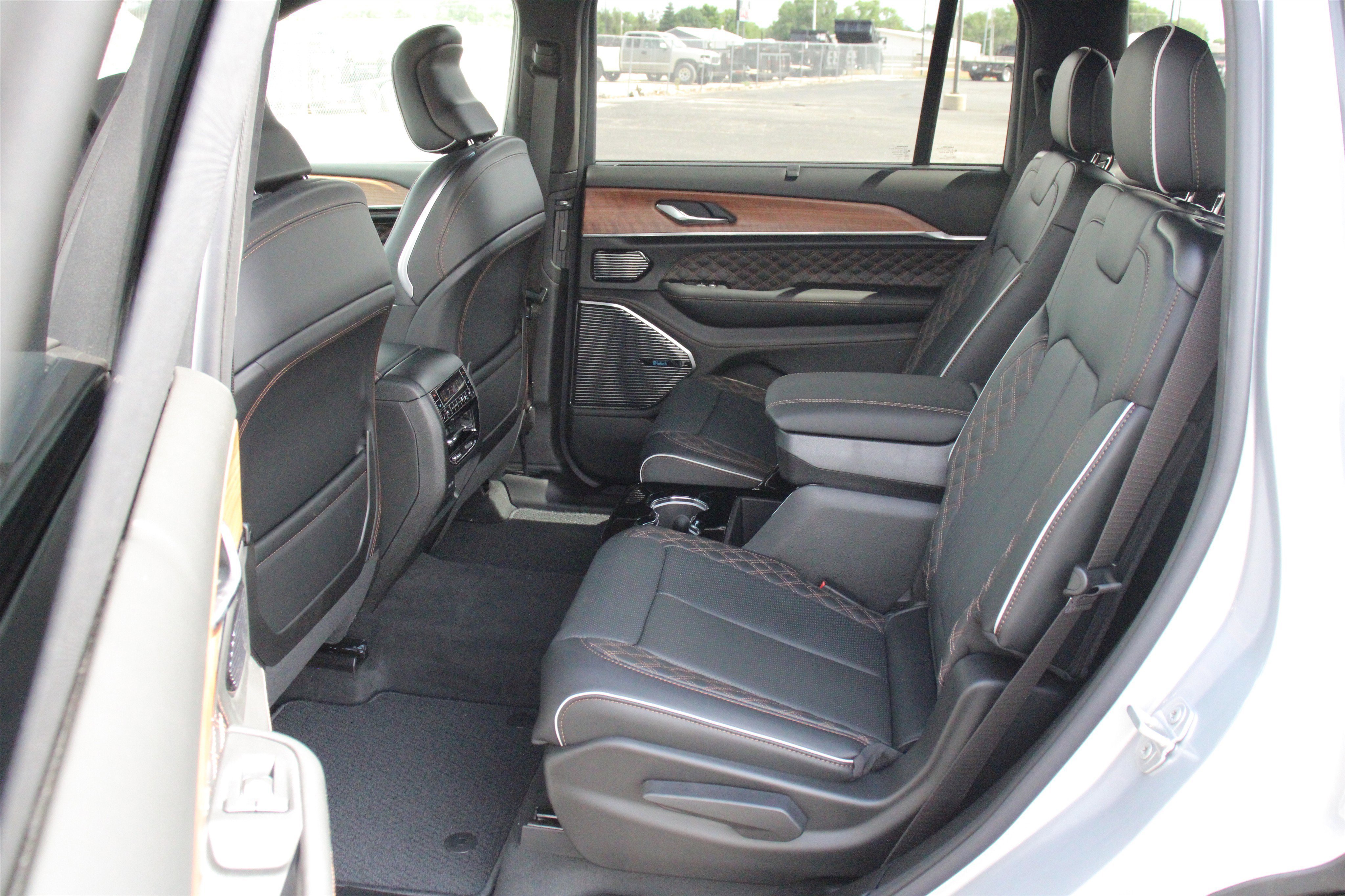 New 2026 Silver Zynith Exterior Paint Jeep Summit image 25