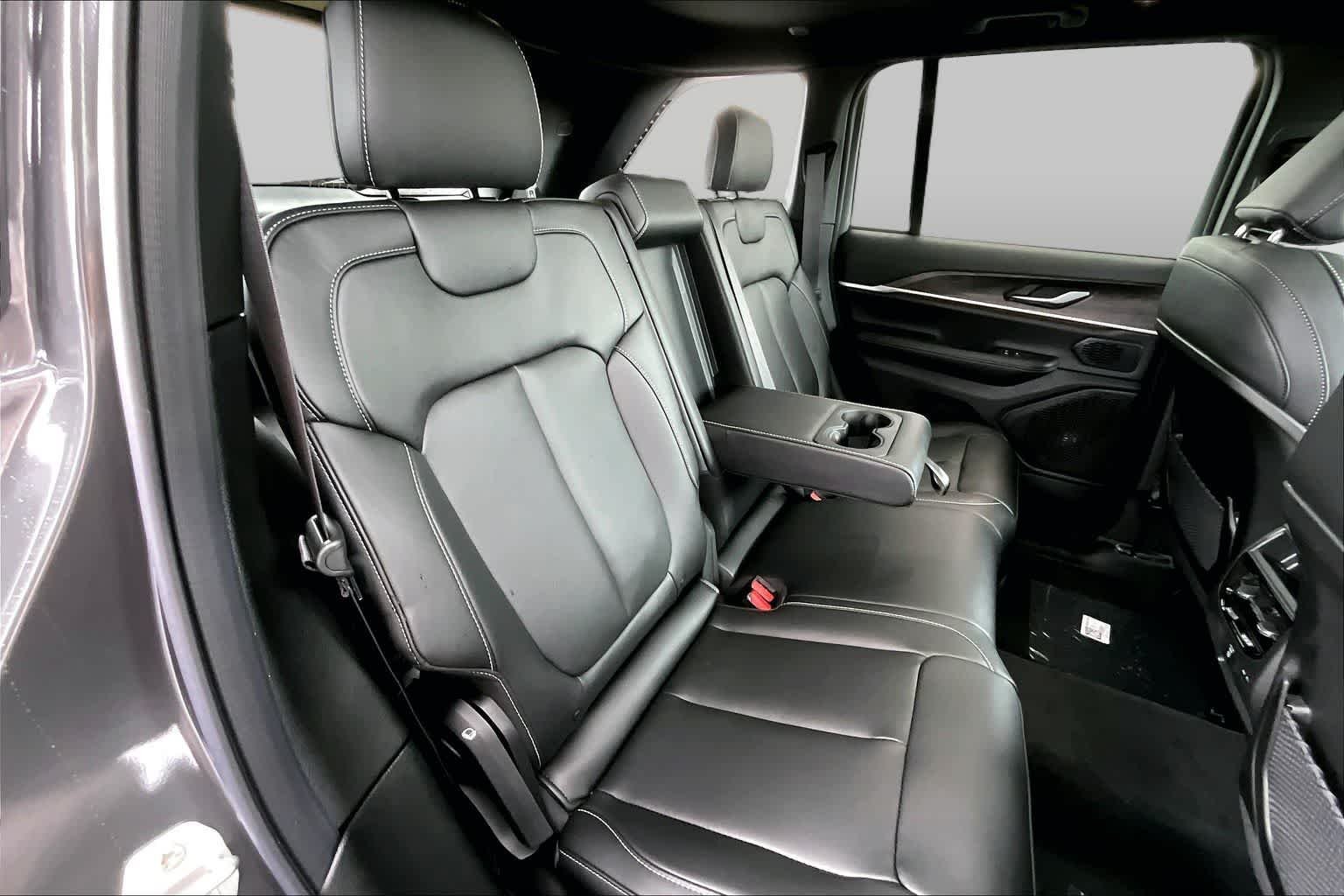 New 2026 Baltic Gray Metallic Clear-Coat Exterior Paint Jeep Limited image 22