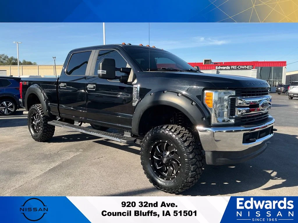 Used 2017 Black Ford XLT image 2