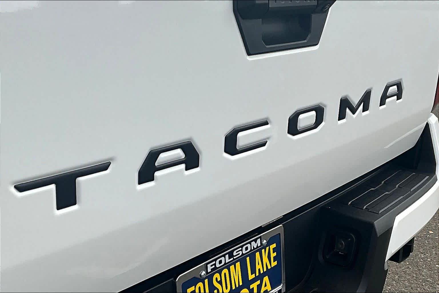 2025 Toyota Tacoma SR5 - Photo 15